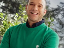 Julián Elfenbein regresa a la pantalla con su nuevo programa en CHV.