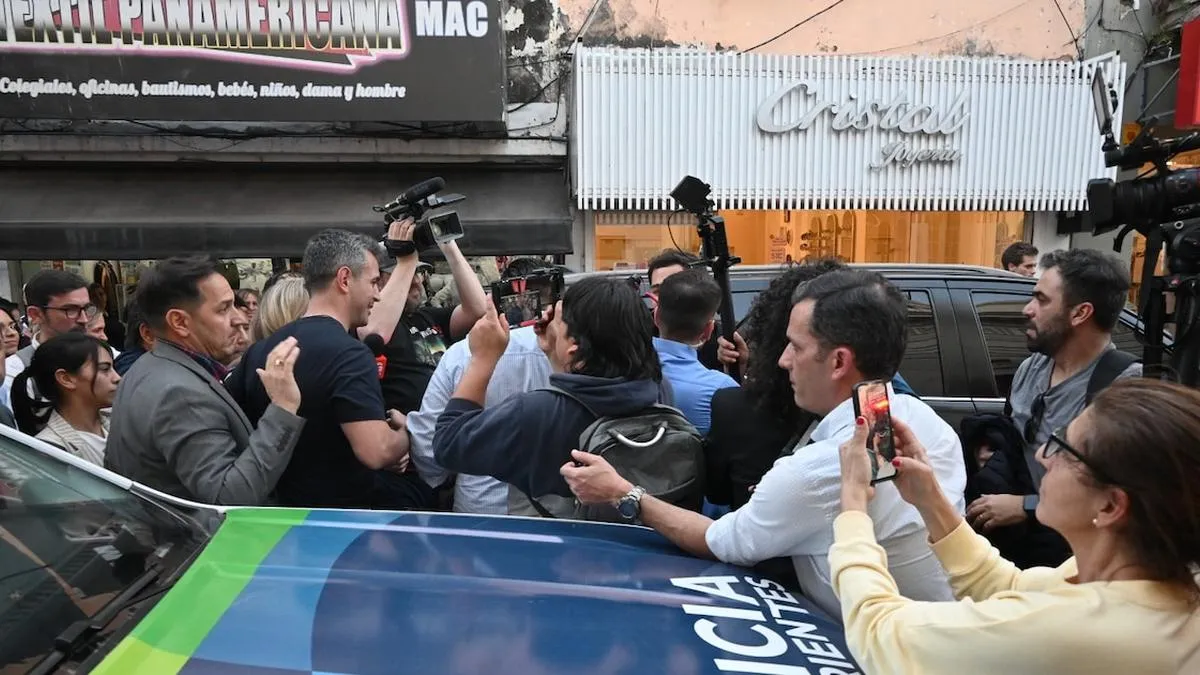 Karina Milei y Martín Menem cierran campaña en Corrientes con incidentes y dos detenidos.