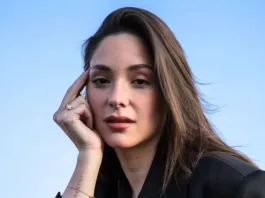 Kel Calderón comparte su dolor y pide apoyo a sus seguidores en este difícil momento.