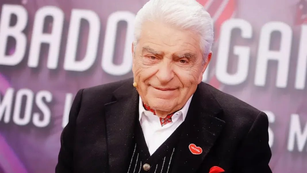 Don Francisco elogia el estilo de Martín Cárcamo en su análisis de la televisión. Don Francisco elogia el estilo de Martín Cárcamo en su análisis de la televisión.