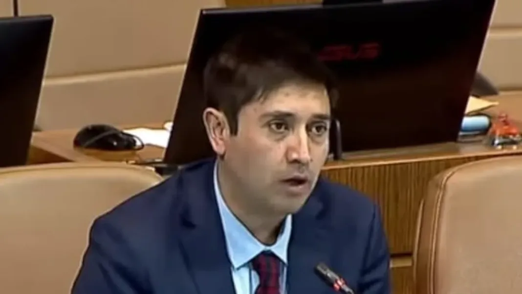 El diputado Miguel Ángel Calisto busca su candidatura al Senado con audaces estrategias.