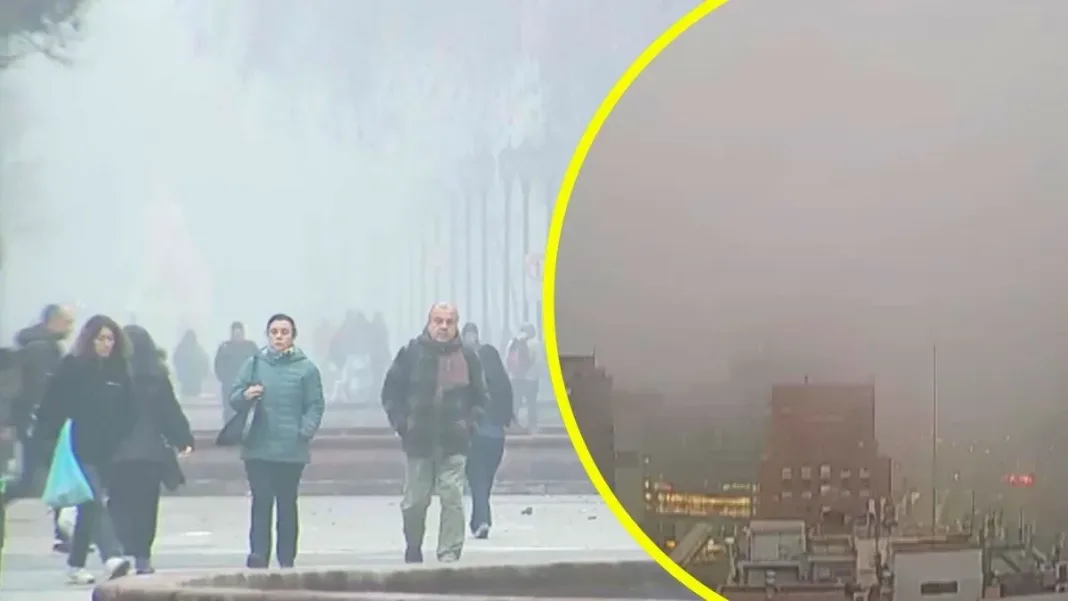 Santiago despierta envuelto en niebla