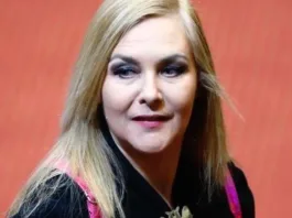 Pamela Jiles confronta a diputados sobre la dieta vitalicia del Presidente Boric.