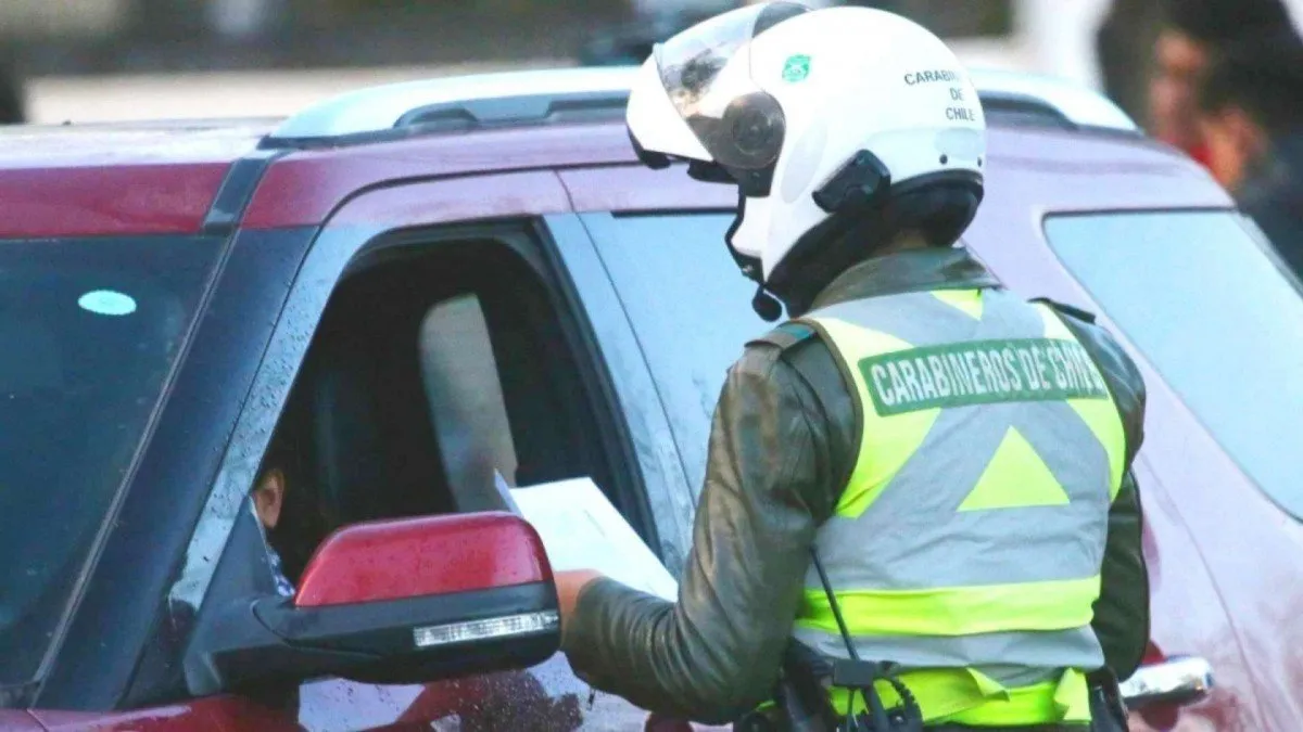 Multas de más de 100 mil pesos: autos prohibidos en 34 comunas este martes.