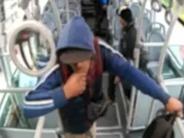 El delincuente fue capturado tras apuñalar a un pasajero en Santiago.