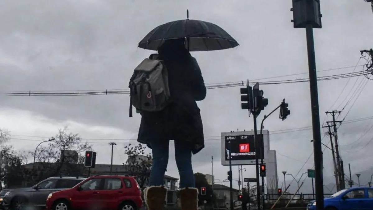 El experto de la DMC advierte sobre lluvias en Santiago este martes por la tarde.