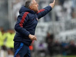 La U cae en el Superclásico; Álvarez enfrenta la dura realidad del Torneo Nacional.