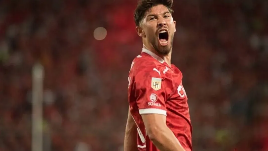 Jugadores de Independiente cierran redes tras amenazas de hinchas de la 'U'.