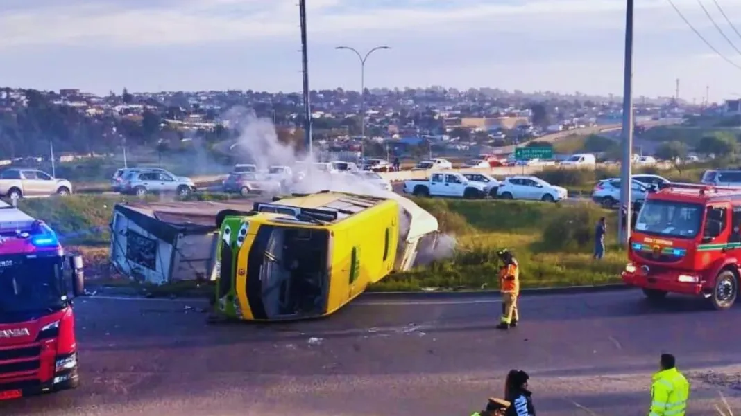 Tres heridos en accidente de alto tonelaje en San Antonio; ramal de salida cerrado. Tres heridos en accidente de alto tonelaje en San Antonio; ramal de salida cerrado.