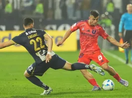 La U de Chile denuncia a Alianza Lima por cánticos y banderas ofensivas.