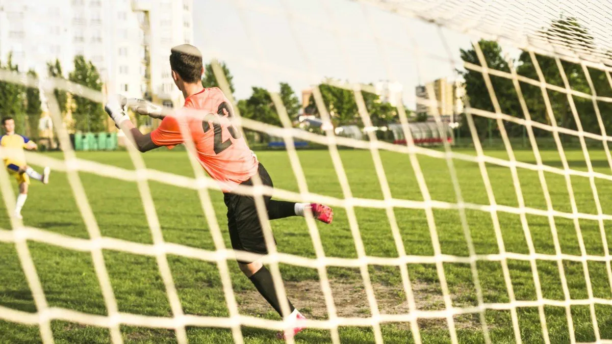 Tragedia en el fútbol: arquero muere tras atajar un penal decisivo en Brasil.