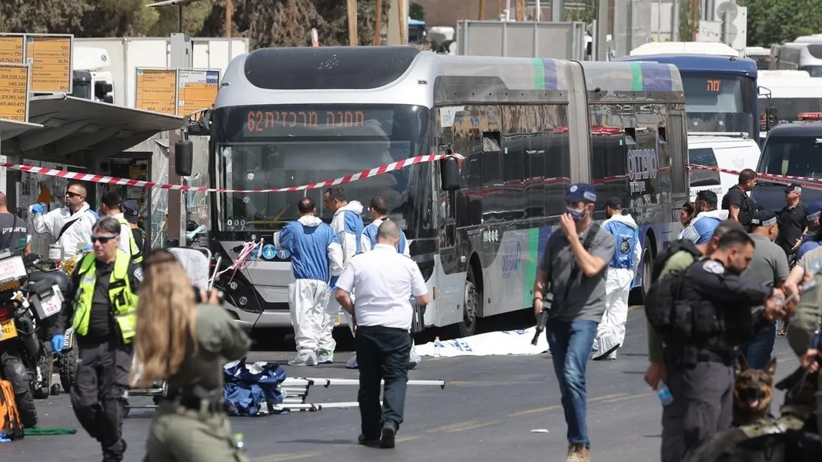 Cinco muertos en ataque a tiros en Jerusalén; los atacantes fueron abatidos.