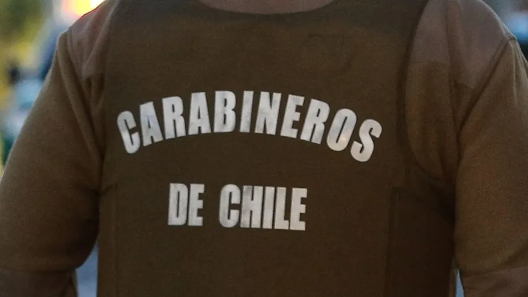 Carabinero en arresto domiciliario tras abatir a hombre que lo amenazó en Valparaíso. Carabinero en arresto domiciliario tras abatir a hombre que lo amenazó en Valparaíso.