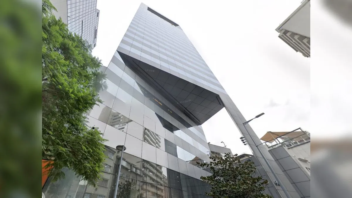 Venta del icónico edificio en Santiago Centro por US$38 millones; arrendado a la PDI. Venta del icónico edificio en Santiago Centro por US$38 millones; arrendado a la PDI.