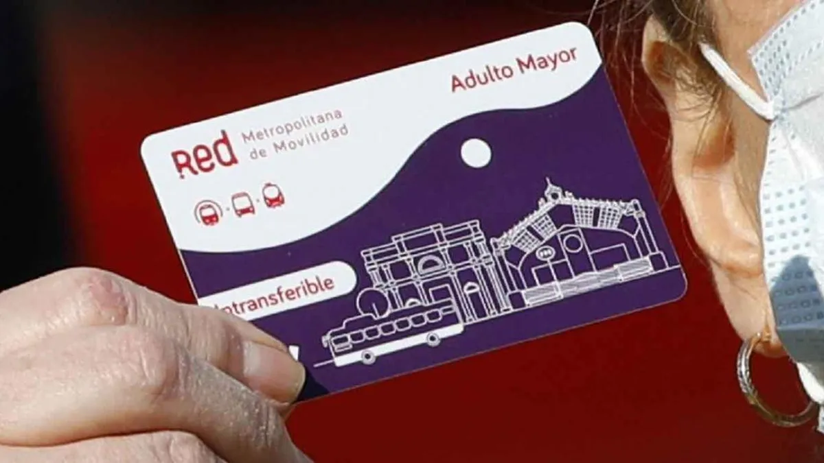Accede a la Tarjeta bip! Adulto Mayor y ahorra en tus pasajes de Metro y Red. Accede a la Tarjeta bip! Adulto Mayor y ahorra en tus pasajes de Metro y Red.
