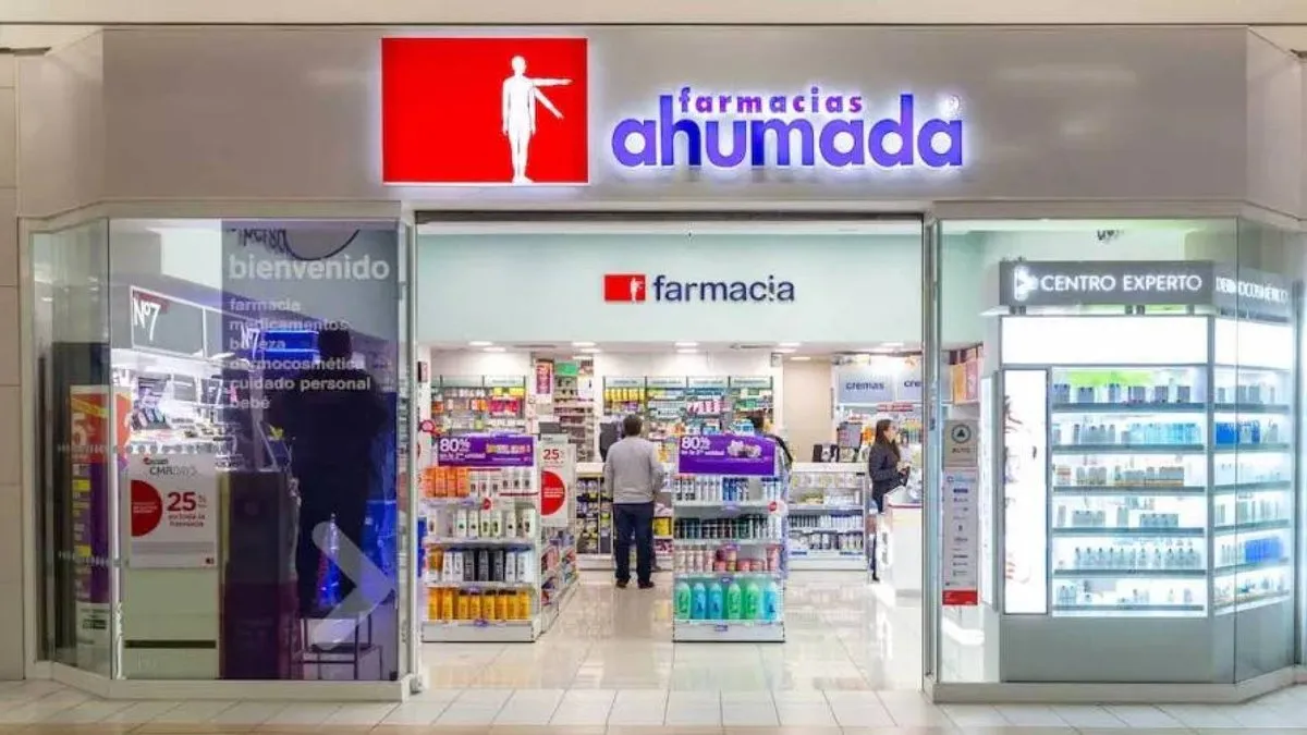 Denuncias por recetas falsas en Farmacias Ahumada provocan despidos y acciones legales.