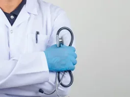 Descubre las ofertas laborales en el Hospital de Carabineros y cómo postular.