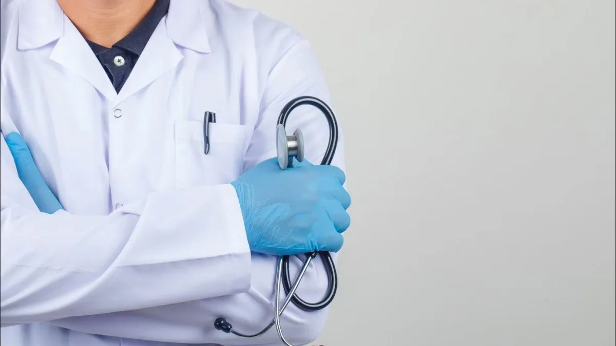 Descubre las ofertas laborales en el Hospital de Carabineros y cómo postular.