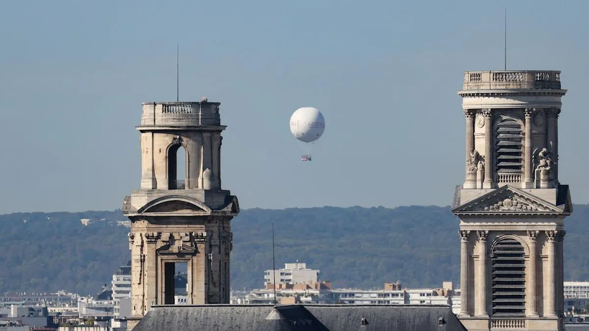 Las torres de Notre-Dame reabren tras 6 años de restauración y controversias.