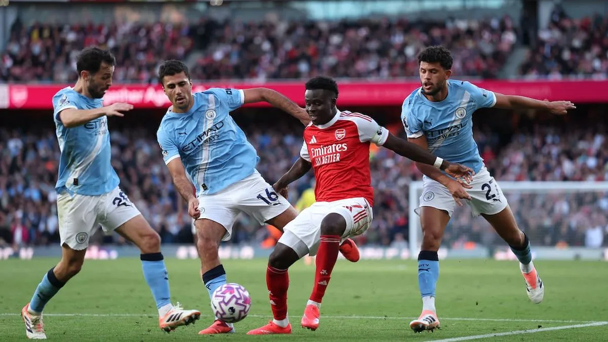 Liverpool celebra desde casa tras un emocionante empate entre Arsenal y City.