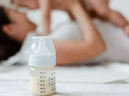 Minsal enfrenta críticas por escasez de fórmulas aminoacídicas para lactantes.