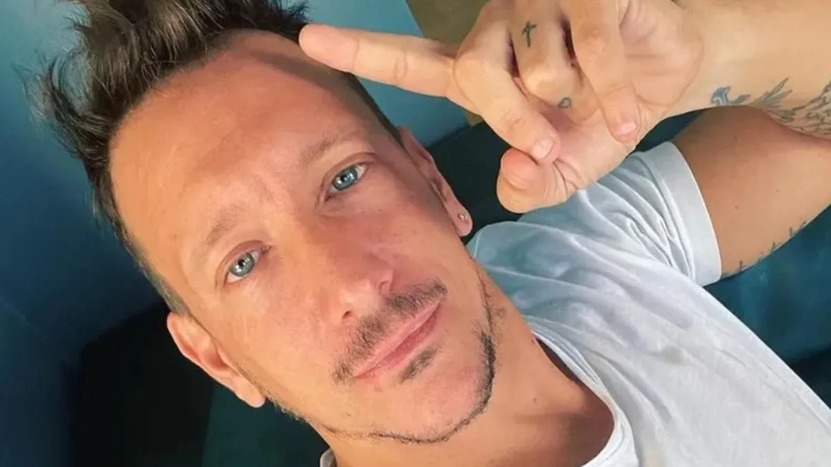 Nico Vázquez disfruta de su primera salida tras su divorcio con Gimena Accardi.