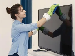Consejos para limpiar tu televisor sin rayar la pantalla ni dañarla.