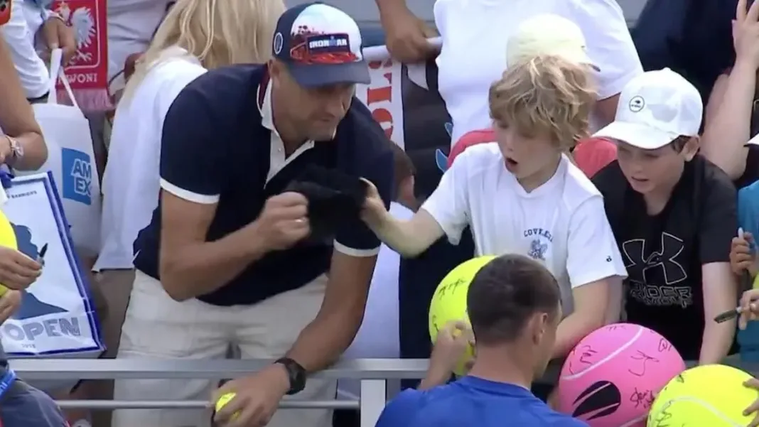 Lago privado y canchas de tenis: el lujo del CEO polaco en el centro de la polémica.