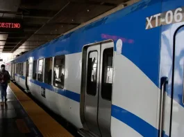 Disputa legal podría frenar la licitación del tren Valparaíso-Santiago.
