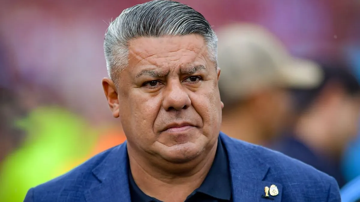 El presidente de la AFA se reúne con Independiente tras tensiones con Conmebol.