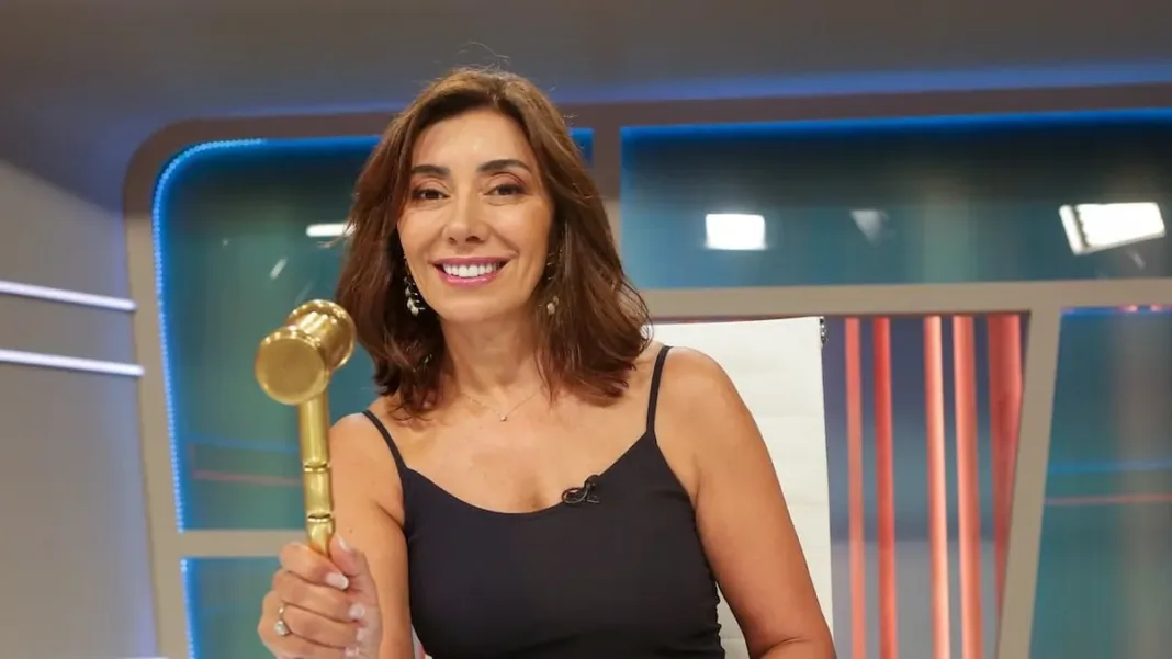 Carmen Gloria Arroyo se despide de TVN con un mensaje de éxito y gratitud.