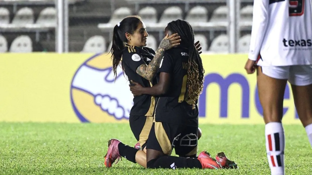 Mary Valencia deslumbra con un golazo y lleva a Colo Colo a cuartos de final.