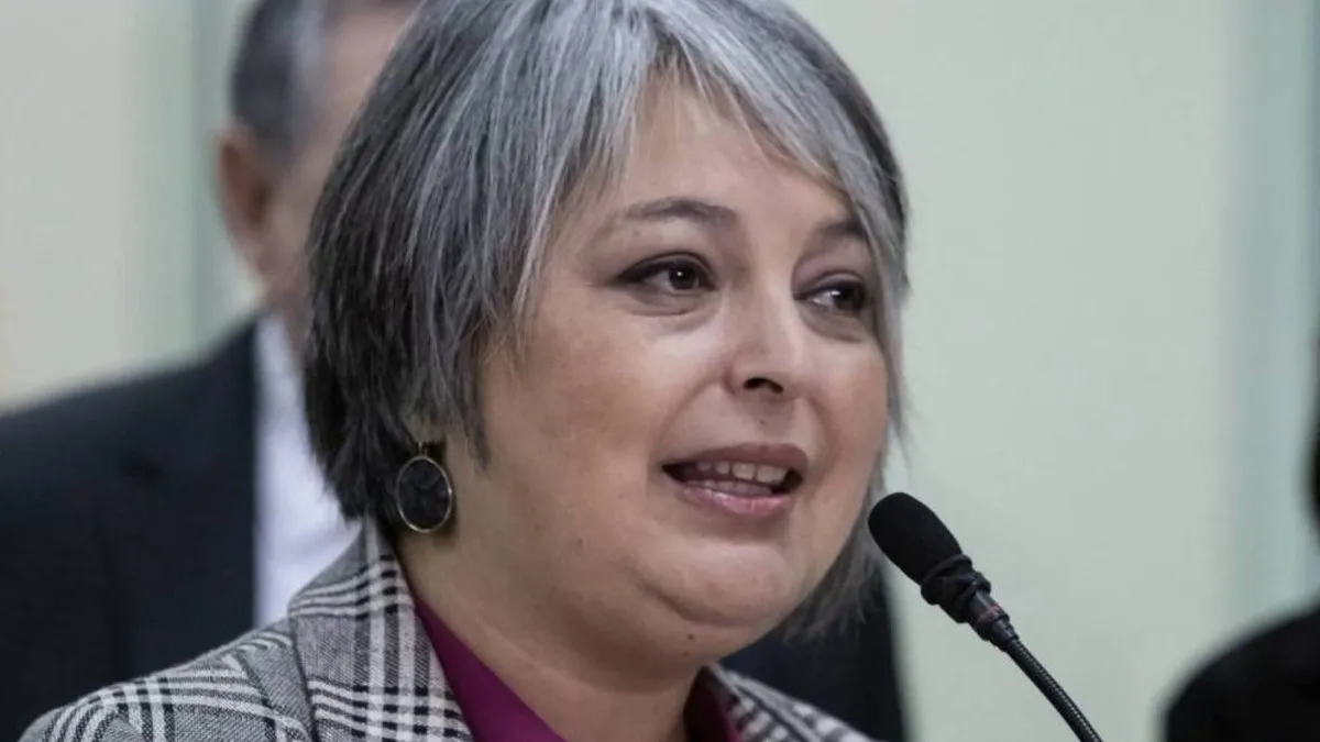 Jeannette Jara presenta su programa final sobre el aborto y sus implicaciones.