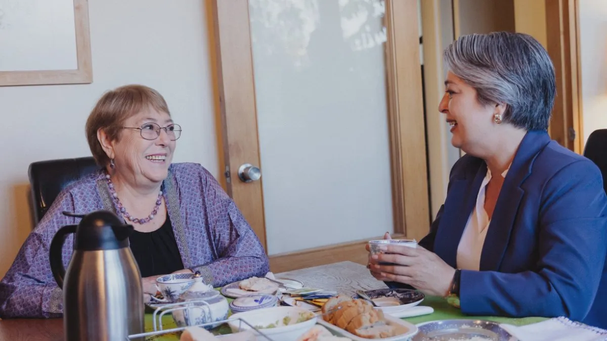 Chile Vamos y Republicanos debaten sobre la cita Bachelet-Jara y su impacto electoral. Chile Vamos y Republicanos debaten sobre la cita Bachelet-Jara y su impacto electoral.