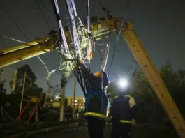 Corte de luz de hasta 8 horas en 8 comunas de RM este sábado. Conoce los detalles.