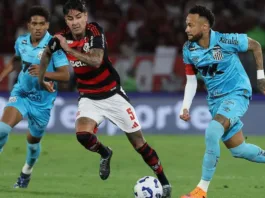 El DT de Flamengo defiende a Erick Pulgar tras su exclusión de La Roja.