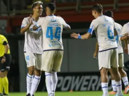 Huachipato avanza en la Copa Sudamericana tras vencer a Ñublense y presiona a Colo Colo.