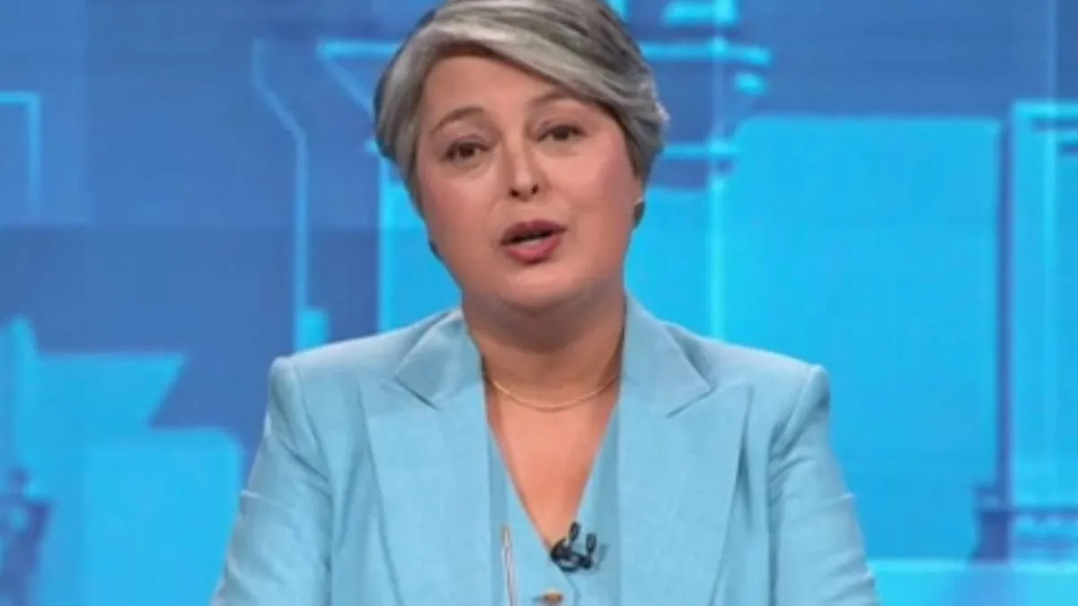 Jeannette Jara se distancia de la imagen del Presidente Boric en su nuevo enfoque. Jeannette Jara se distancia de la imagen del Presidente Boric en su nuevo enfoque.