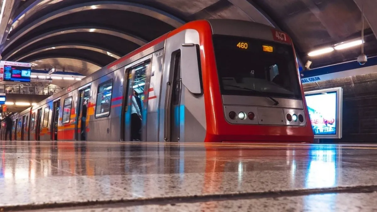 Problemas en el Metro de Santiago: afectada la Línea 4 por segunda vez este viernes. Problemas en el Metro de Santiago: afectada la Línea 4 por segunda vez este viernes.