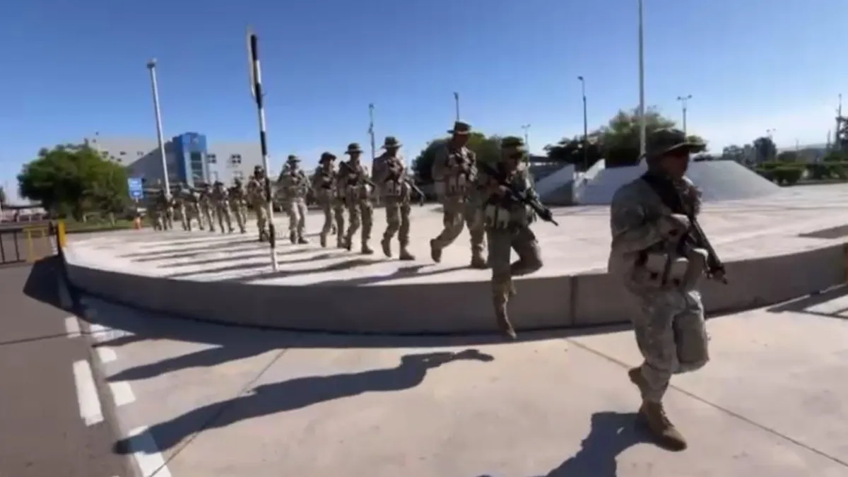 Militares peruanos despliegan en la frontera con Chile por 60 días. Militares peruanos despliegan en la frontera con Chile por 60 días.