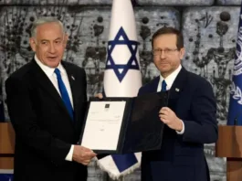 Netanyahu solicita indulto al presidente en medio de su juicio por corrupción.