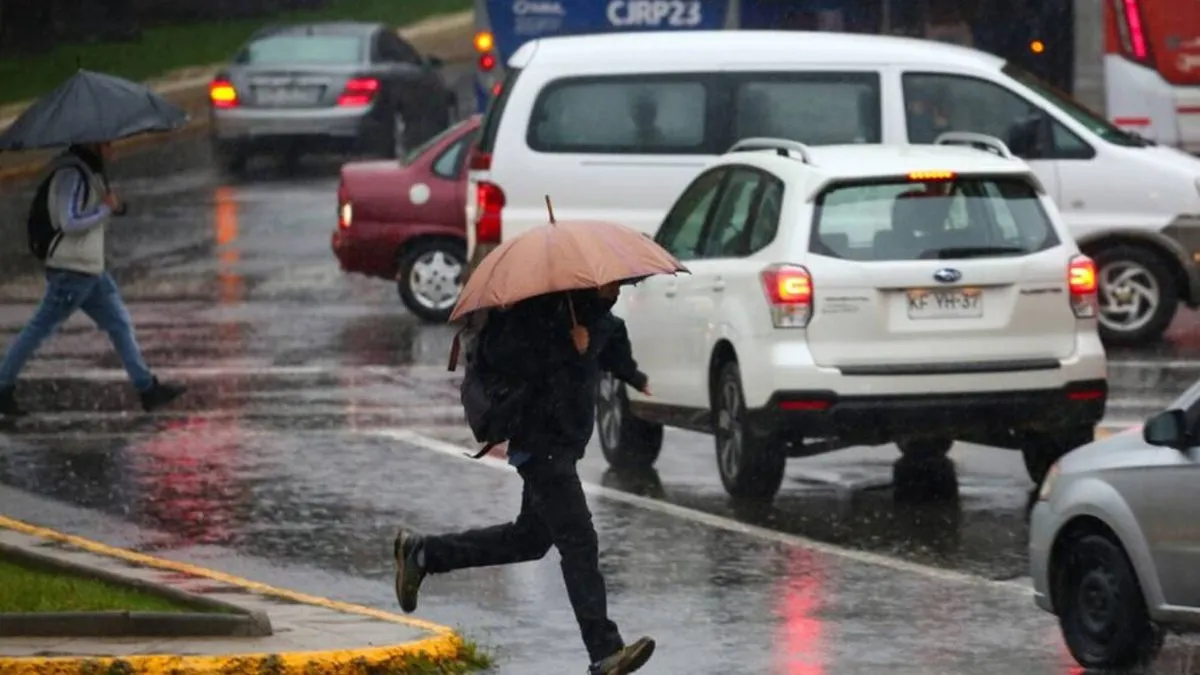 Descubre las comunas de Santiago que recibirán lluvia este jueves. Descubre las comunas de Santiago que recibirán lluvia este jueves.