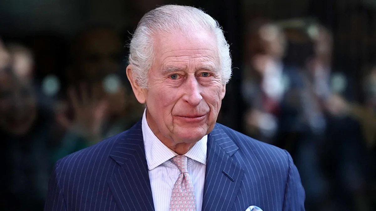 Carlos III celebra la reducción de su tratamiento contra el cáncer en 2026.