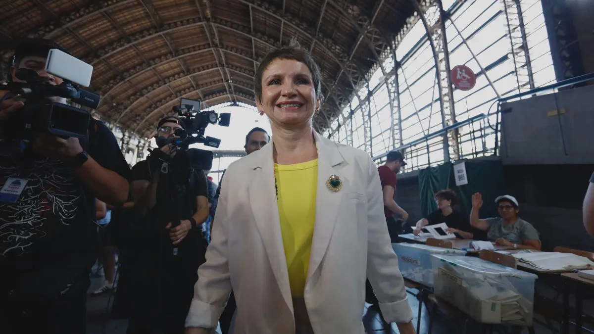 Carolina Tohá expresa sus preocupaciones sobre Kast y su posible gobierno. Carolina Tohá expresa sus preocupaciones sobre Kast y su posible gobierno.