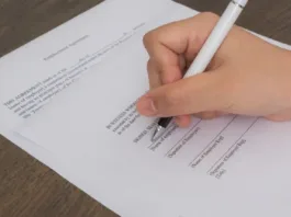 Explora los requisitos y pasos para cambiar el orden de apellidos en España.