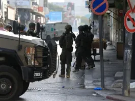 Soldados israelíes responden a un ataque en Cisjordania