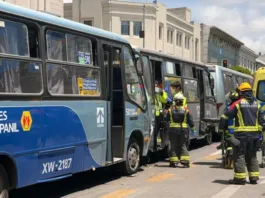 Colisión triple de micros en Concepción deja al menos 4 heridos en el centro.
