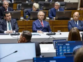 El Senado revisa la AC contra el ministro Simpertigue tras formalización y defensa.