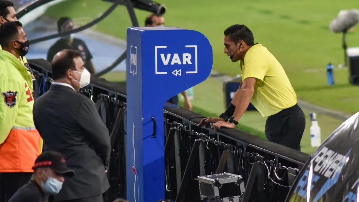 Nuevas reglas del VAR que transformarán el Mundial 2026 según la FIFA.