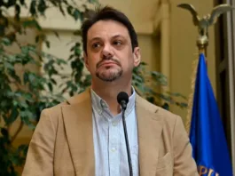 Gaspar Rivas propone disolver el Congreso: un proyecto polémico y muy criticado.